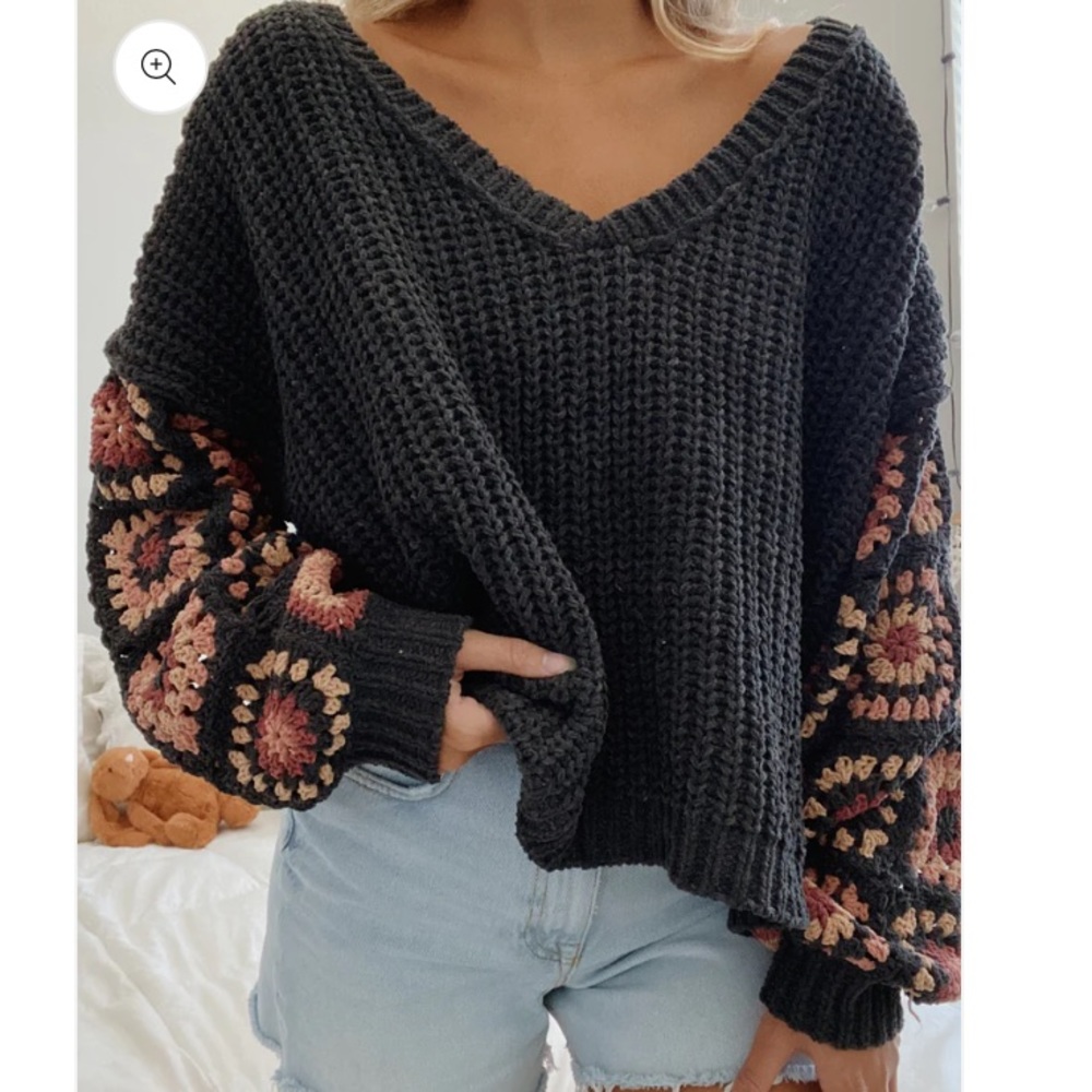 COZY QUILTED SLEEVE SWEATER